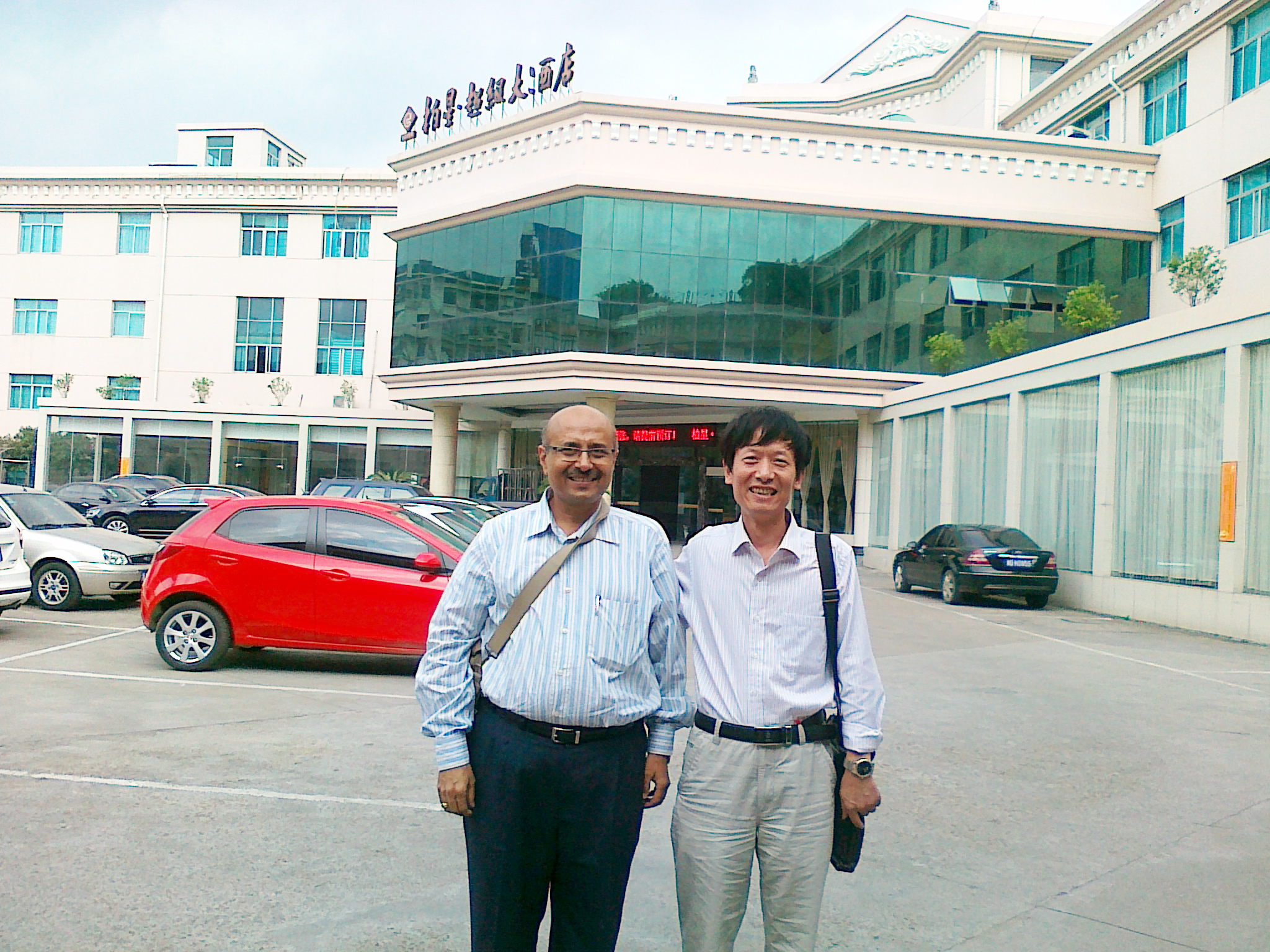 Photo-collection-of-foreign-customers