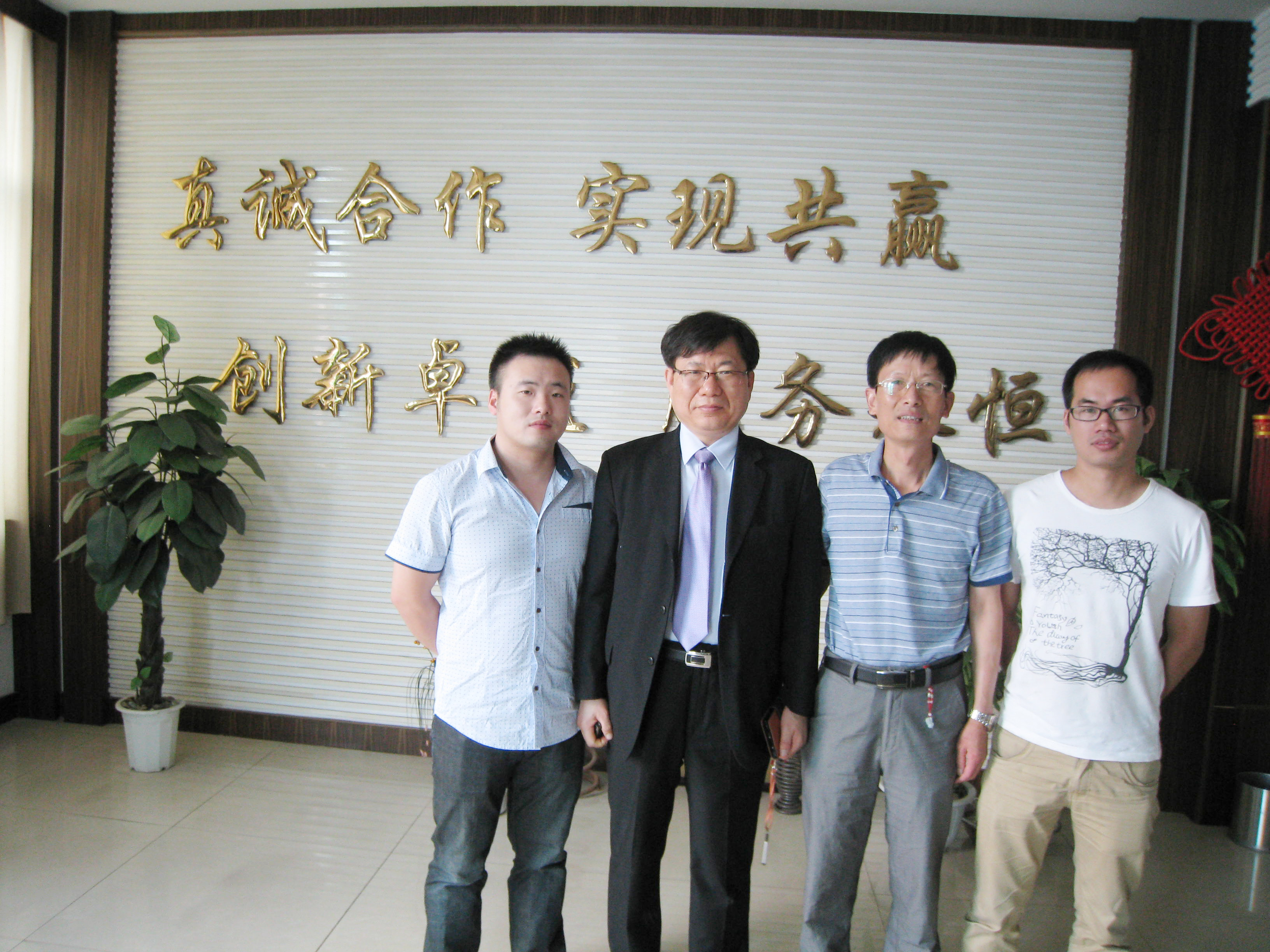 Photo-collection-of-foreign-customers