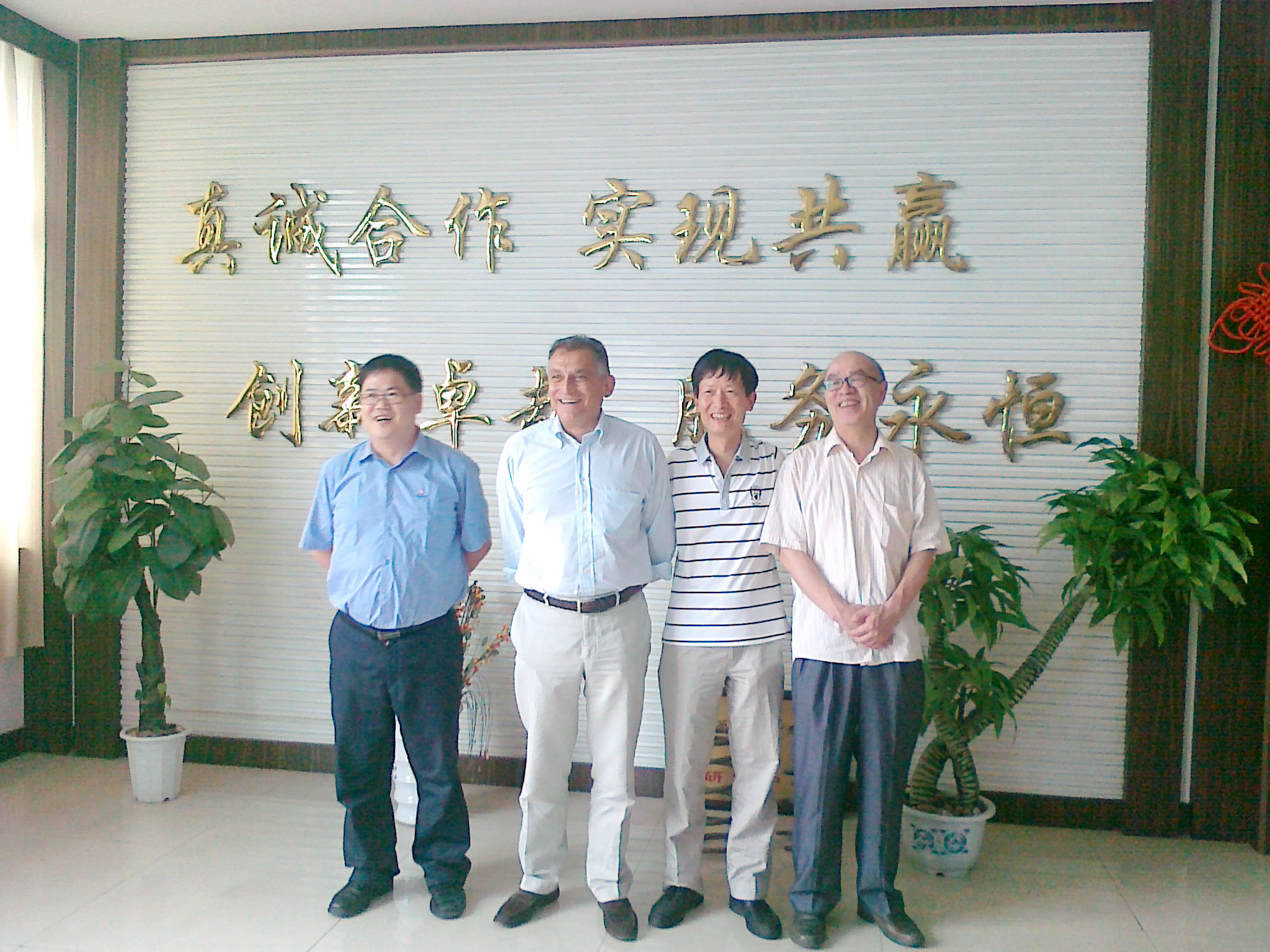Photo-collection-of-foreign-customers