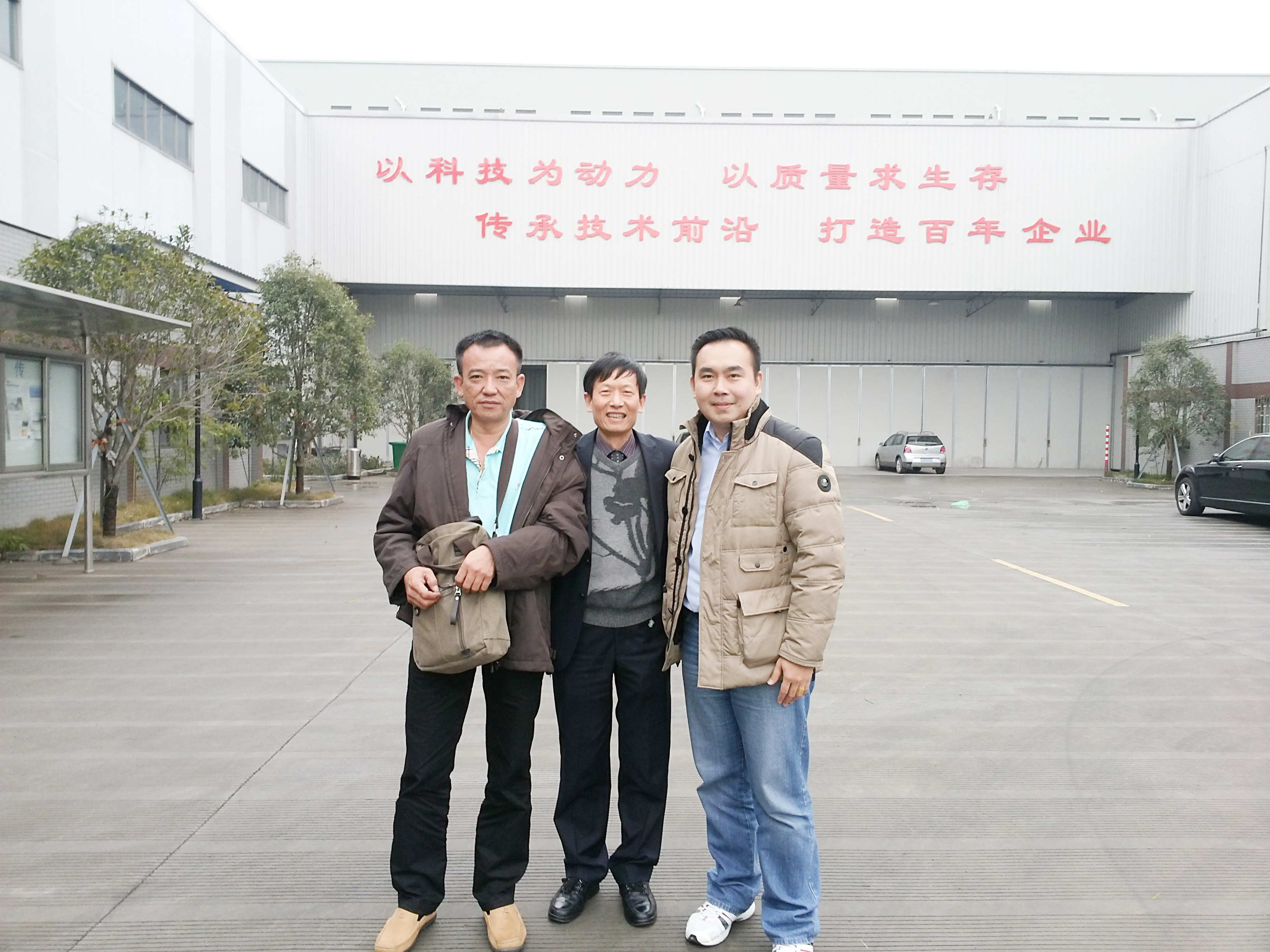 Photo-collection-of-foreign-customers
