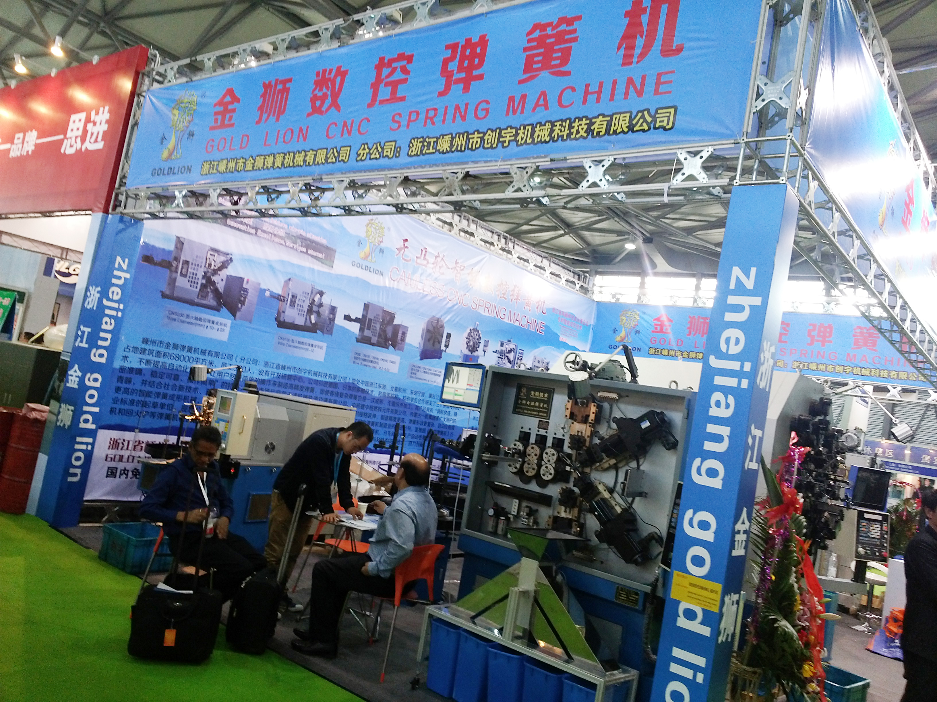 Photo-collection-of-foreign-customers